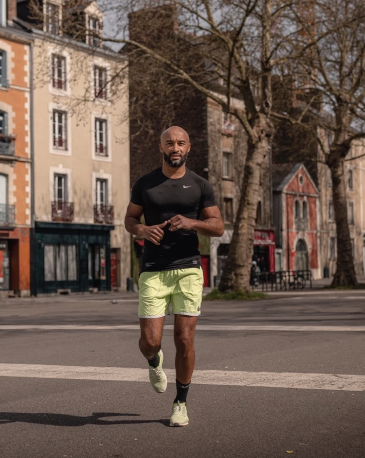 Klass Kaerenn Hotesse D Accueil Paris Anthony 2