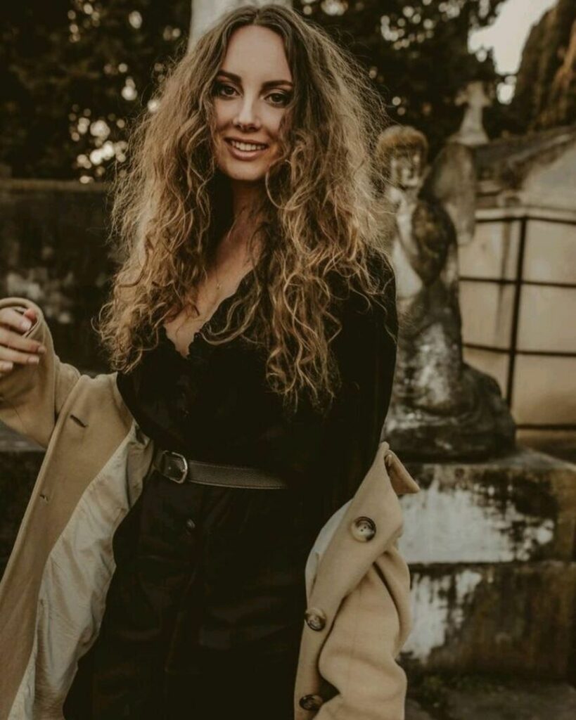 Klass Kaerenn Hotesse D Accueil Paris Louna G