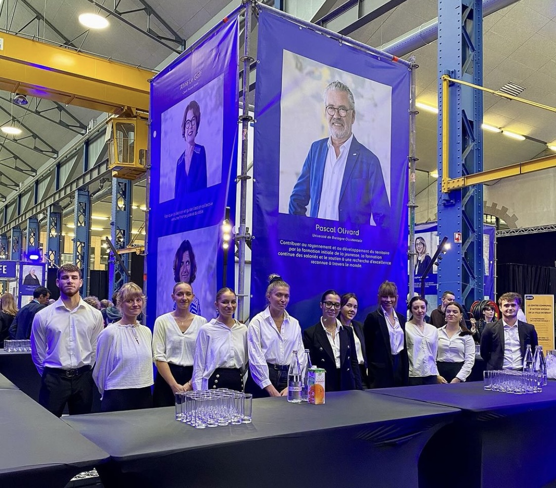 Klass Kaerenn Hotesse D Accueil Paris Svc Excep 6